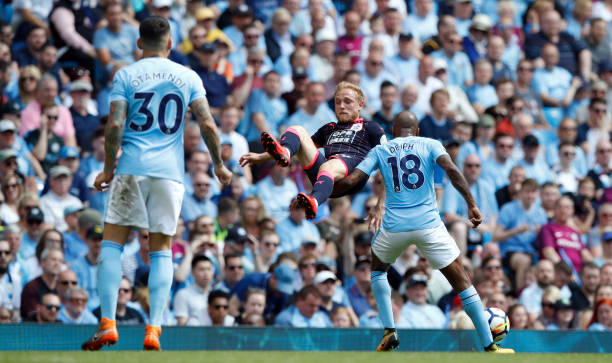 持着惊人的 持着惊人的